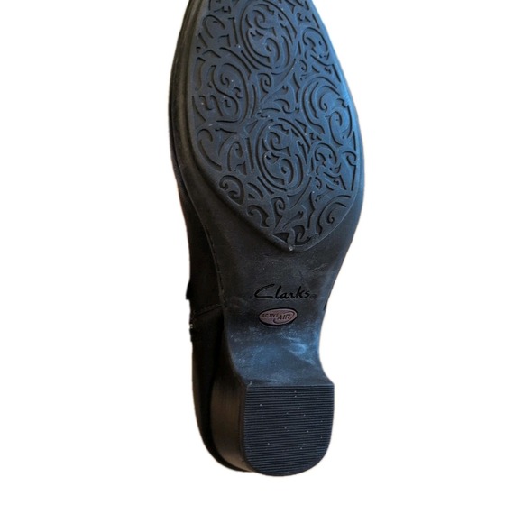 Clarks Women's Dara Ankle Bootie Black Leather Buckle Classic Heeled boots 7.5 W - Picture 4 of 6